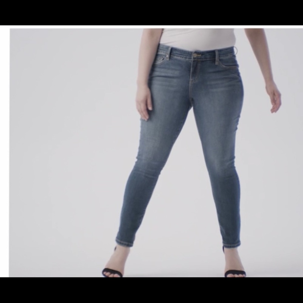 NWT Torrid 22R Skinny Jeans